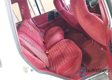 1993 Jeep Grand Cherokee Laredo z USA, uszkodzony, nr VIN 1J4GZ58S5PC542494